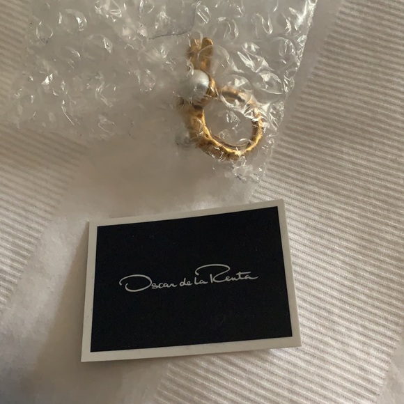 Oscar de la Renta faux coral ring - Picture 7 of 8